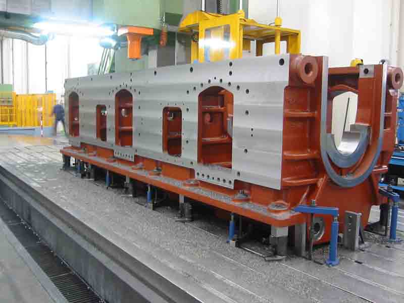 Struttura corpo supporti in ghisa in lavorazione